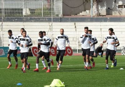 لاعبو وفاق سطيف الجزائري يعودون للتدريبات بعد مقاطعتهم لها