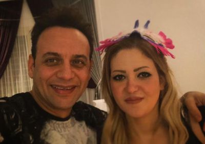 مصطفى قمر يحتفل بعيد ميلاد زوجته (صور)