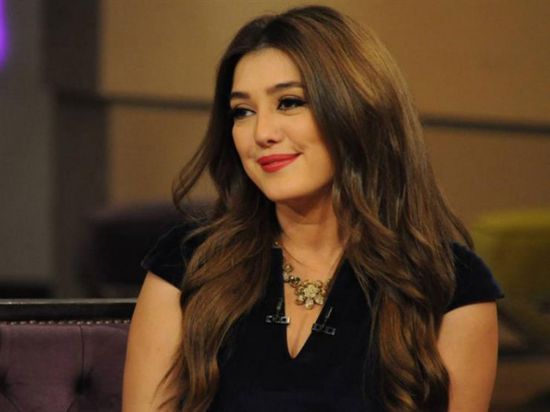 كندة علوش تطلب من جمهورها الدعاء لدلال عبد العزيز