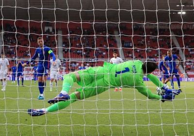 ساوثجيت: مستاء من تصرف هندرسون مع لوين