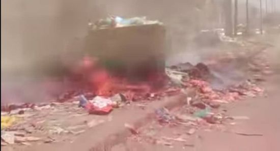 "إحراق القمامة" في الحبيلين يثير سخطًا شعبيًا