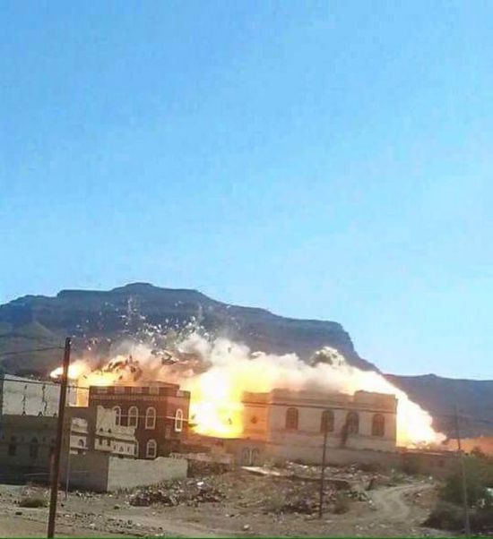 دفعهم الحوثيون لعبوات ناسفة.. استشهاد وإصابة 20 مسافرًا بدمت