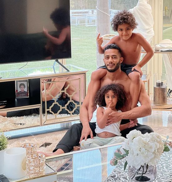 محمد رمضان بصحبة أولاده في أحدث ظهور (صور)