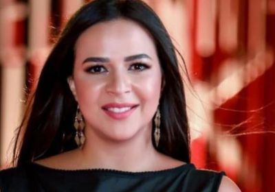 "أخرجها من حلق الضيق".. إيمي سمير عانم تدعو لوالدتها دلال عبد العزيز