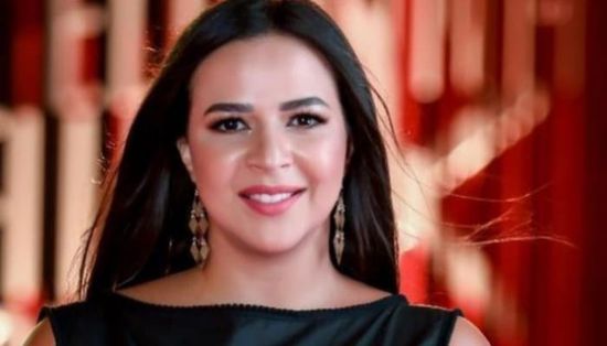 "أخرجها من حلق الضيق".. إيمي سمير عانم تدعو لوالدتها دلال عبد العزيز