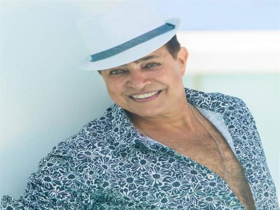 حكيم يتلقى لقاح فيروس كورونا 