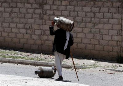  نهب أموال المتقاعدين.. طريق الحوثيين نحو الثراء وإثقال كاهل السكان بالأعباء