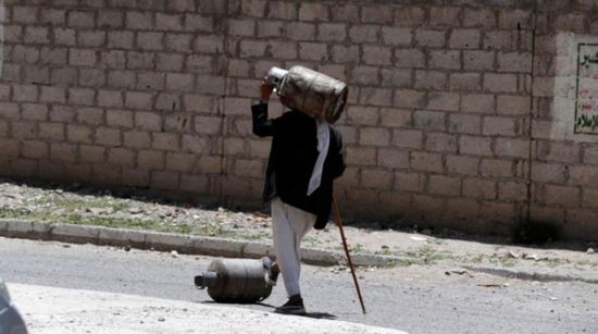 نهب أموال المتقاعدين.. طريق الحوثيين نحو الثراء وإثقال كاهل السكان بالأعباء