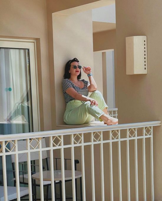 بالصور.. أسما شريف منير تشارك متابعيها أحدث إطلالتها