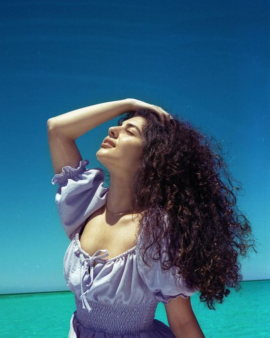 مايان السيد تستمتع بأجواء الصيف على البحر (صور)