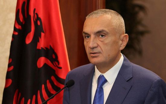 برلمان ألبانيا يصادق على عزل رئيس الدولة