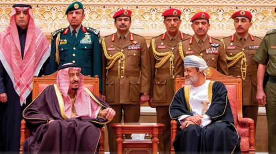 العاهل السعودي يتلقى رسالة خطية من سلطان عمان