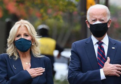 بايدن يصل إلى بريطانيا في أول رحلة خارجية كرئيس لأمريكا