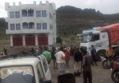 مصرع سائق جرار في تصادم مع قاطرة بتعز