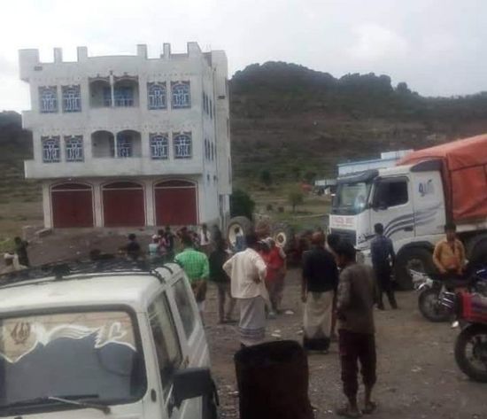 مصرع سائق جرار في تصادم مع قاطرة بتعز