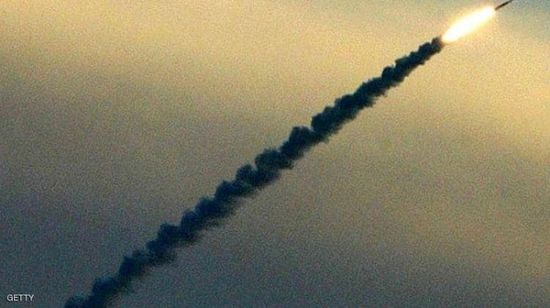 إطلاق صاروخ حوثي على مدينة مأرب