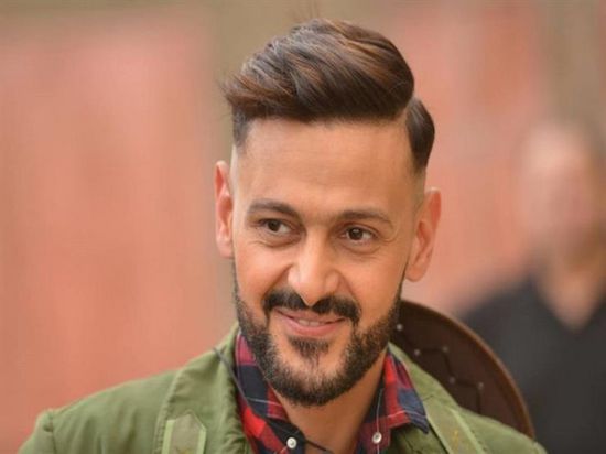 رامز جلال ينشر صور جديدة من كواليس "أحمد نوتردام"