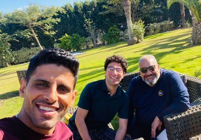 حمدي الميرغني مع بيومي فؤاد ومحمد سلام في كواليس "ماما حامل"