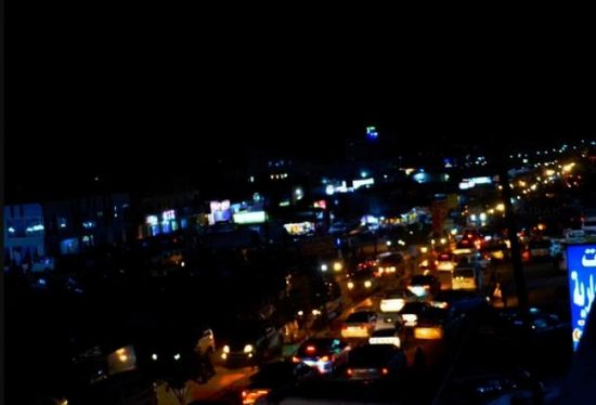 أزمة انقطاع الكهرباء تحاصر مواطني عدن.. وهجوم إخواني على "العقد الجديد"