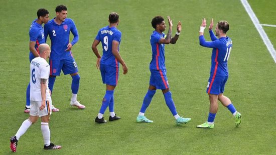 مورينيو يحذر إنجلترا من مشاركة لاعبيه السابقين