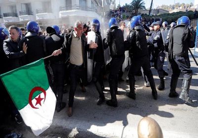  محتجون يغلقون مراكز اقتراع شرقي الجزائر