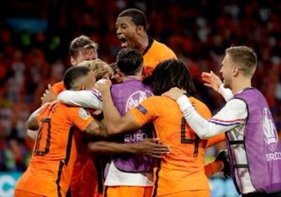 هولندا تحبط انتفاضة أوكرانيا وتنتصر بثلاثية في اليورو