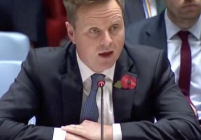 سفير بريطانيا بالعراق: إيران تدعم الفصائل المسلحة ببغداد