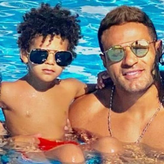 محمد نور يحتفل بعيد ميلاد نجله (فيديو)