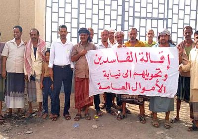 عمال كهرباء ردفان يطالبون بهيكلة المنظومة الإدارية