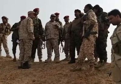 قيادي عسكري يتفقد جبهات طورالباحة