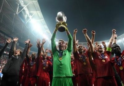 أدريان يمدد تعاقده مع ليفربول