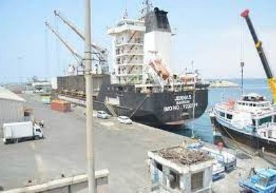 للمرة الرابعة.. توقف العمل في ميناء المكلا