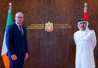 عبد الله بن زايد يستقبل وزير الخارجية والدفاع الأيرلندي