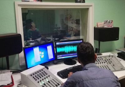 مدير إعلام شبوة يؤجر معدات المحافظة لحسابه