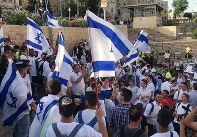 مسيرة الأعلام الإسرائيلية تصل إلى باب العامود.. ومظاهرات فلسطينية تندد