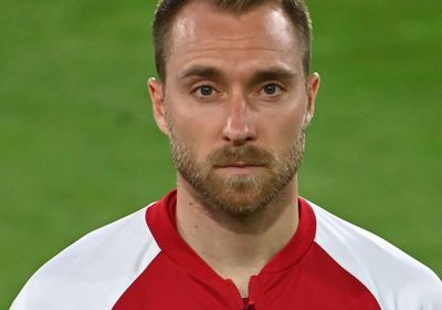 إريكسن يتابع مباراة الدنمارك أمام بلجيكا من المستشفى