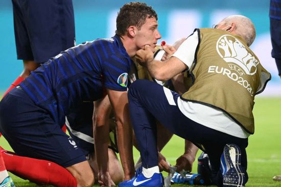 بافارد: فقدت الوعي 15 ثانية في مباراة ألمانيا