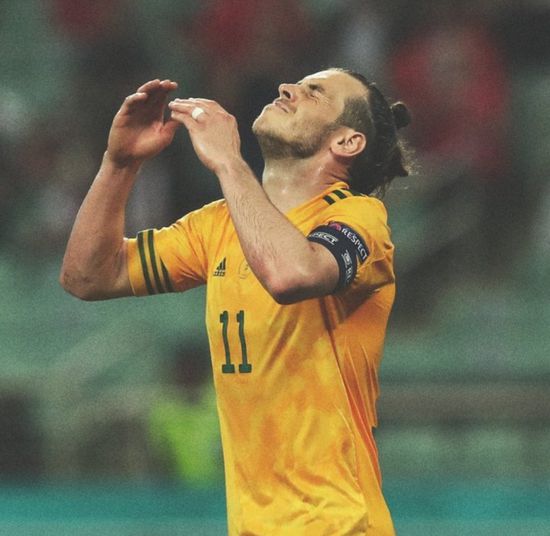 بيل يهدر ركلة جزاء لمنتخب ويلز أمام تركيا بغرابة شديدة