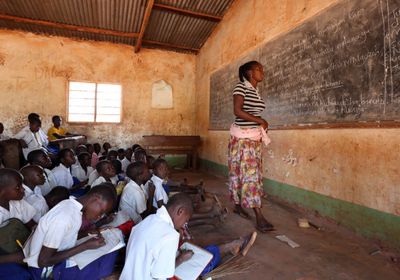 تزامنًا مع موجة ثالثة من كورونا.. زامبيا تُغلق المدارس