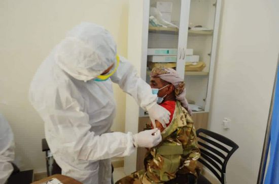 اللقاحات من الإمارات.. بدء تطعيم سكان سقطرى ضد كورونا