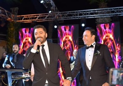 تامر حسني ينشر صوره من حفل زفاف نجل مصطفى قمر