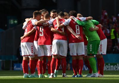 العالم ينتظر مباراة الدنمارك الأولى بعد إصابة إريكسن