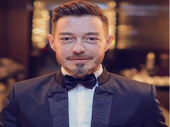 أحمد زاهر يعزي إيمان العاصي في وفاة والدها