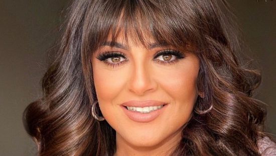 مع قرد.. هالة صدقي تستمتع بإجازتها في شرم الشيخ