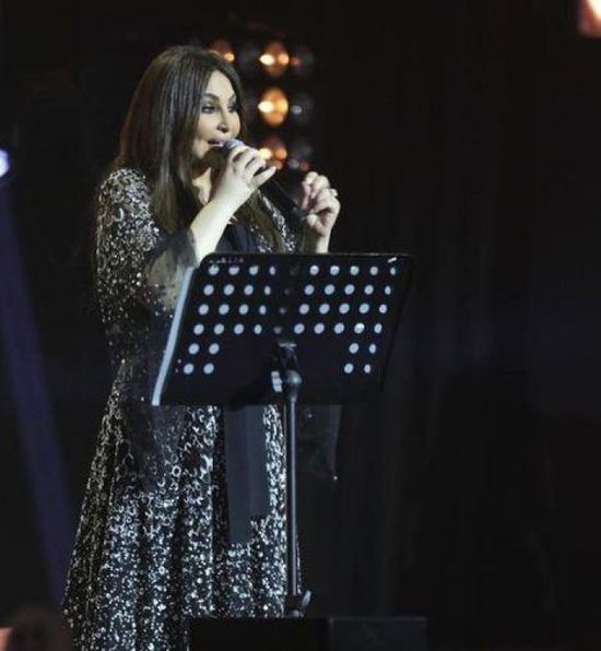 إليسا تشعل حفلها في الرياض (فيديو)