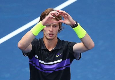 روبليف يبلغ نصف نهائي بطولة هاله للتنس