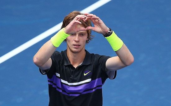 روبليف يبلغ نصف نهائي بطولة هاله للتنس