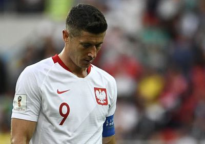 مدرب بولندا يدافع عن ليفاندوفسكي