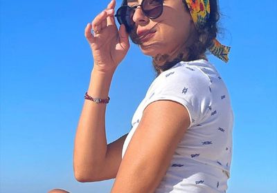 ريهام أيمن على الشاطئ في جلسة تصوير جديدة