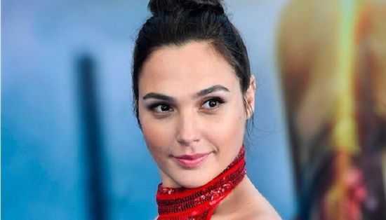 علامات الحمل تظهر على جال جادوت (صور)